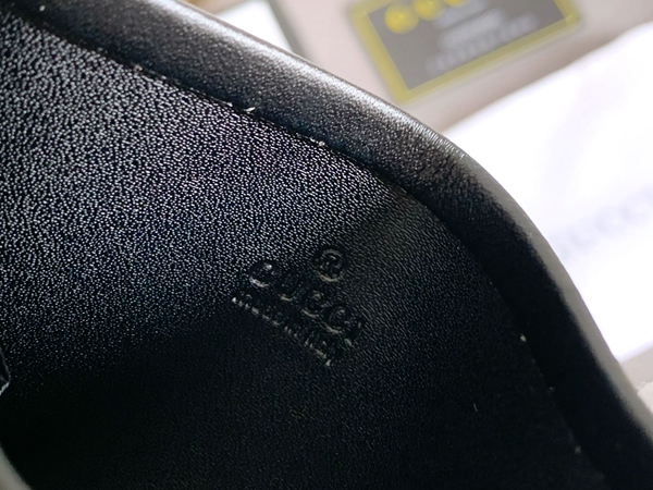 グッチ財布コピー着用イメージ